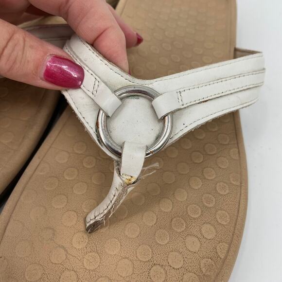 Vionic Thong Sandals Size 11 White Leather Flip Flop Arch Support Comfort - Picture 5 of 8